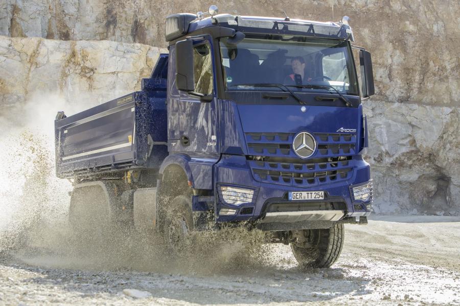  Mercedes-Benz Arocs 3345 2015 года  (фото 2 из 13)